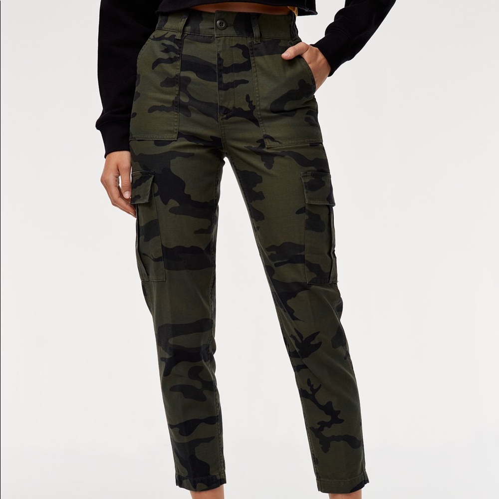 TNA Aritzia Cropped Cargo Pant